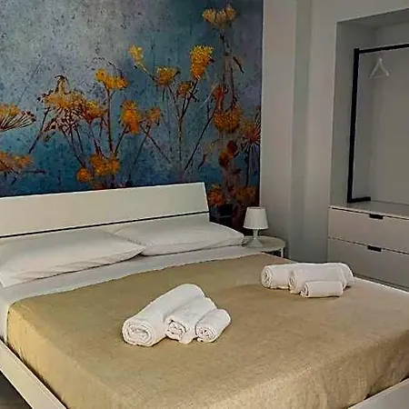 3b Aurora - And Boat Bed and Breakfast Σαλέρνο